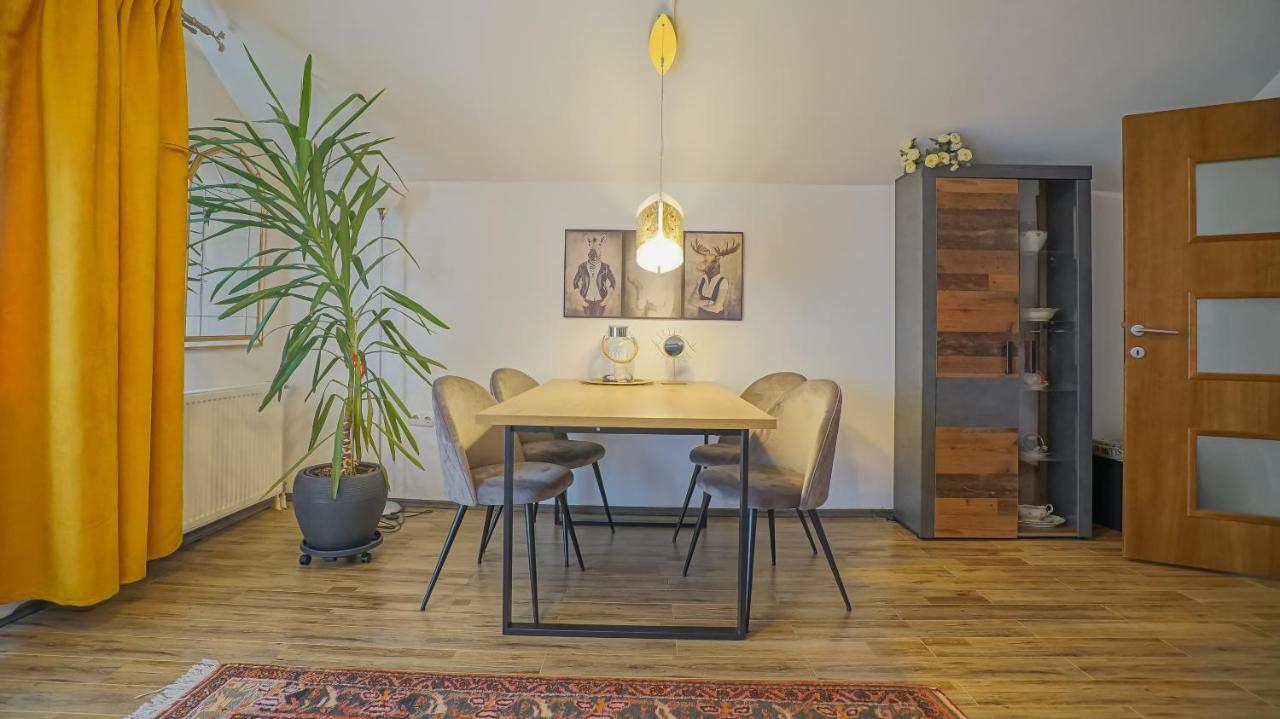 Ferienwohnung Vilux With Indoor Private Parking Brașov Exterior foto