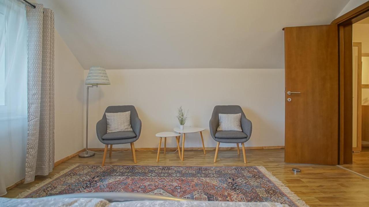 Ferienwohnung Vilux With Indoor Private Parking Brașov Exterior foto