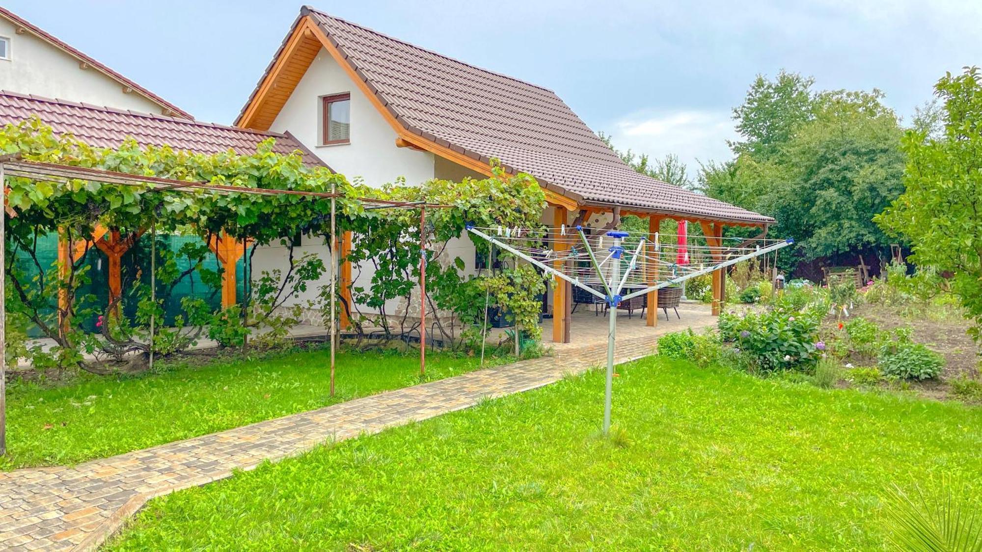 Ferienwohnung Vilux With Indoor Private Parking Brașov Exterior foto