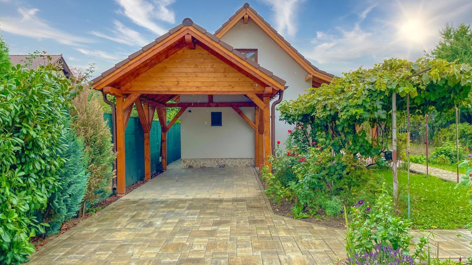 Ferienwohnung Vilux With Indoor Private Parking Brașov Exterior foto
